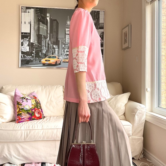 Vintage lace trim pink blouse/layering piece - Picture 5 of 16